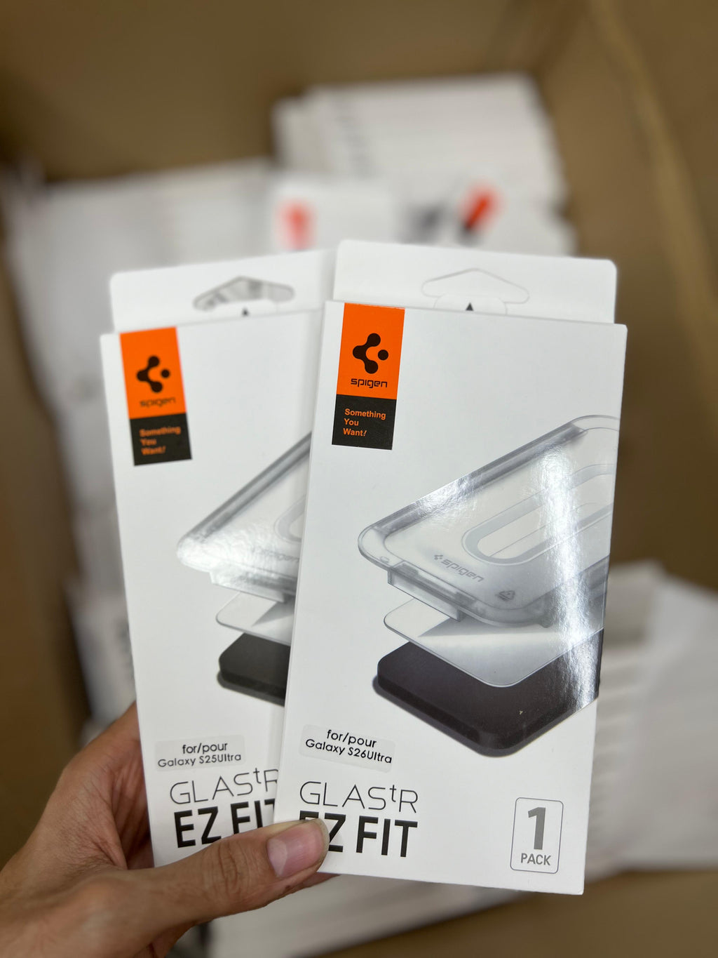 Spigen's GLAStR EZ Fit Screen Protector with Kit Borderless High Quality